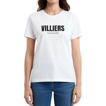Damen T Shirt von VILLIERS MAISON SUISSE in Weiss mit schwarzem Logo auf der Brust, getragen von einem Model in Frontansicht.