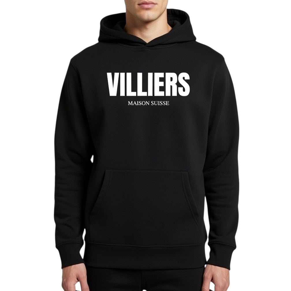 Herren Premium Hoodie von VILLIERS MAISON SUISSE in Schwarz mit weissem Logo auf der Brust, getragen von einem Model in Frontansicht.