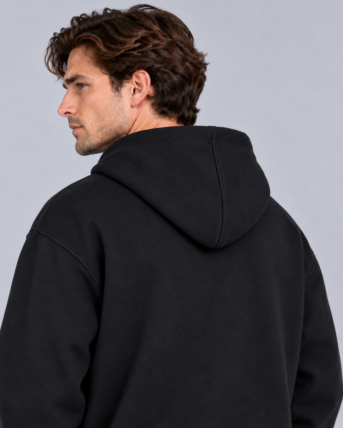 Kapuze des schwarzen Oversize Hoodie von Villiers Maison Suisse in der Nahaufnahme